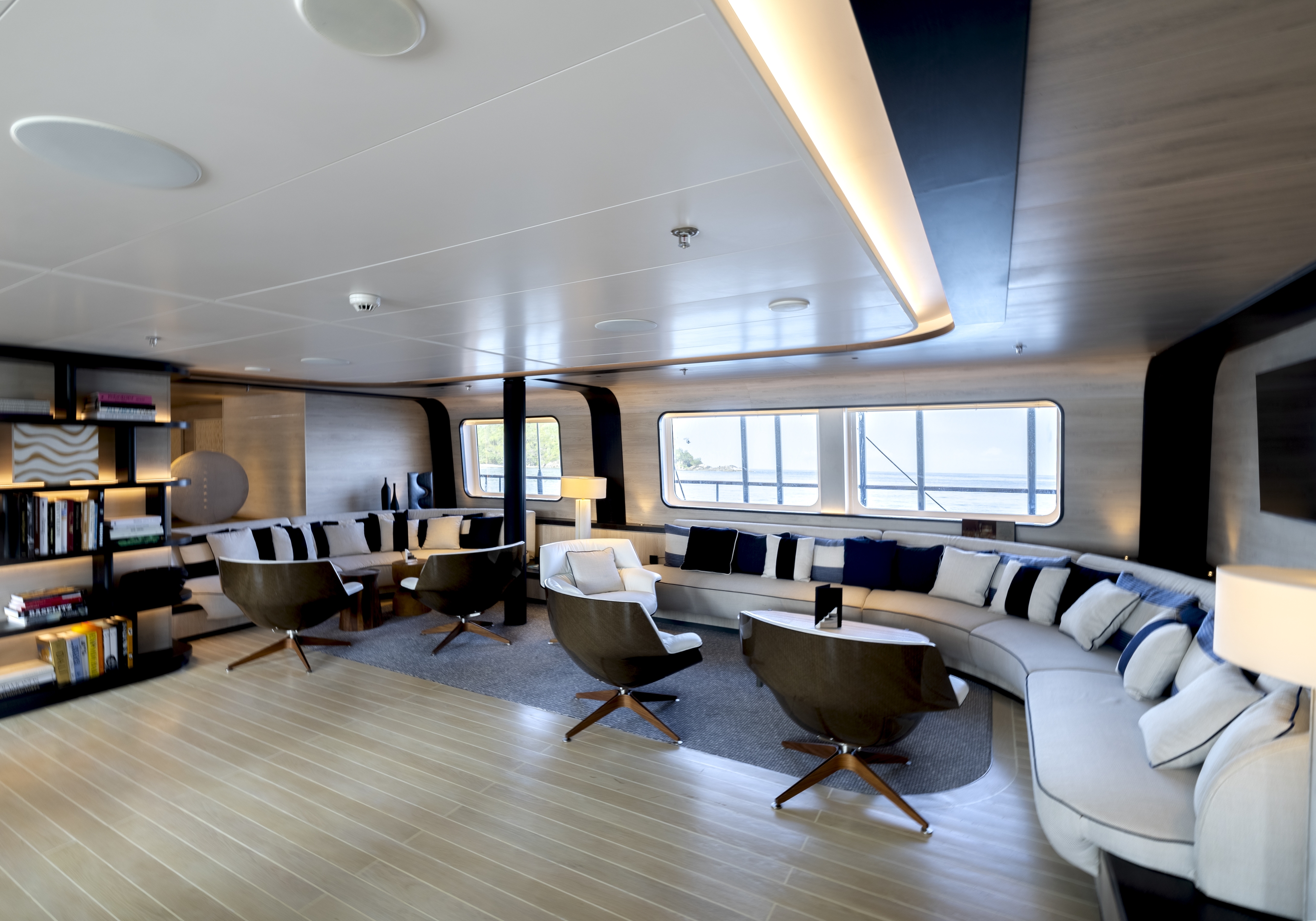 Le Ponant - Emeraude Lounge and Bar - Alizés Deck